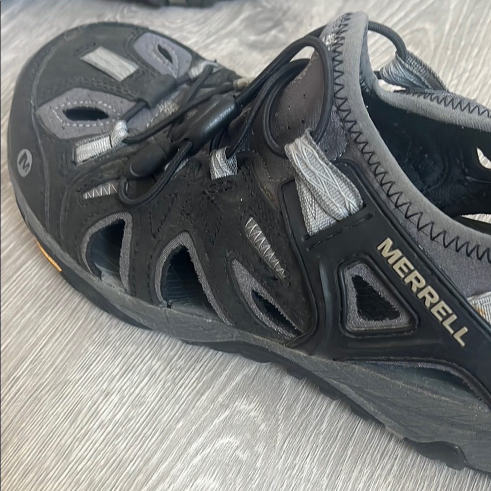 Merrell Black and Gray Men’s Close Toe Athletic Water Sandals